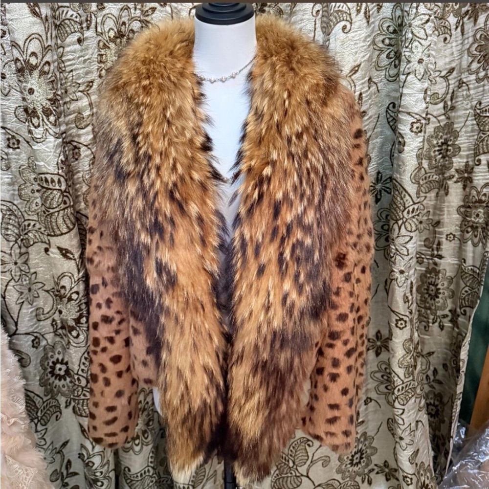 Chic Leopard Real Fur Coat - Picture 2 of 9